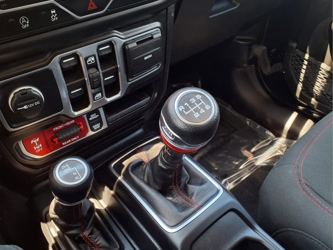 Used 2023 Jeep Gladiator Rubicon w/ Cold Weather Group AWD/4WD image 17