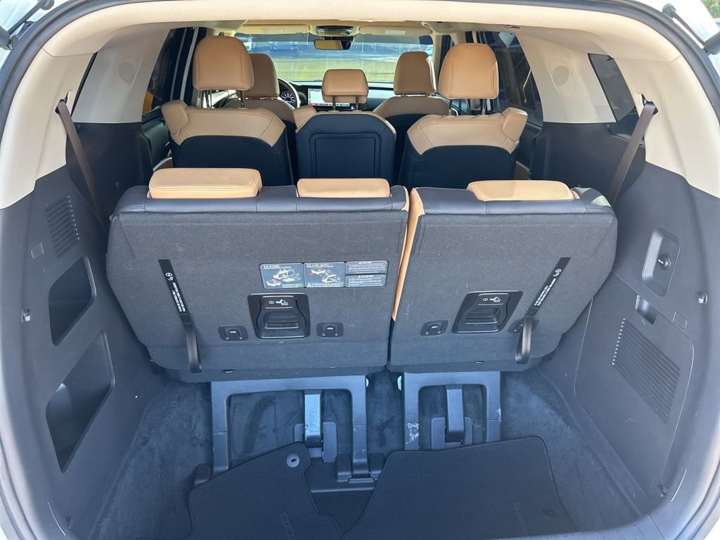 Used 2023 Kia Carnival EX image 30