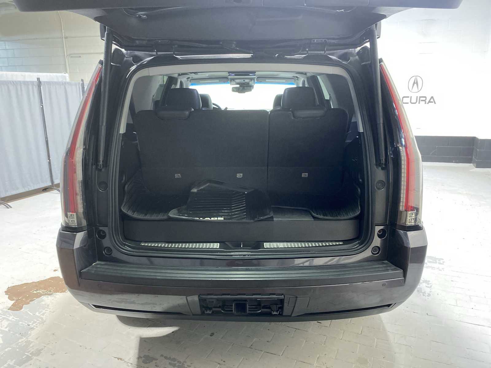 Used 2015 Cadillac Escalade Premium AWD/4WD image 19