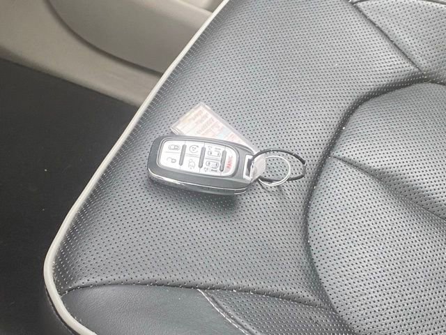 Used 2023 Chrysler Pacifica Limited image 31