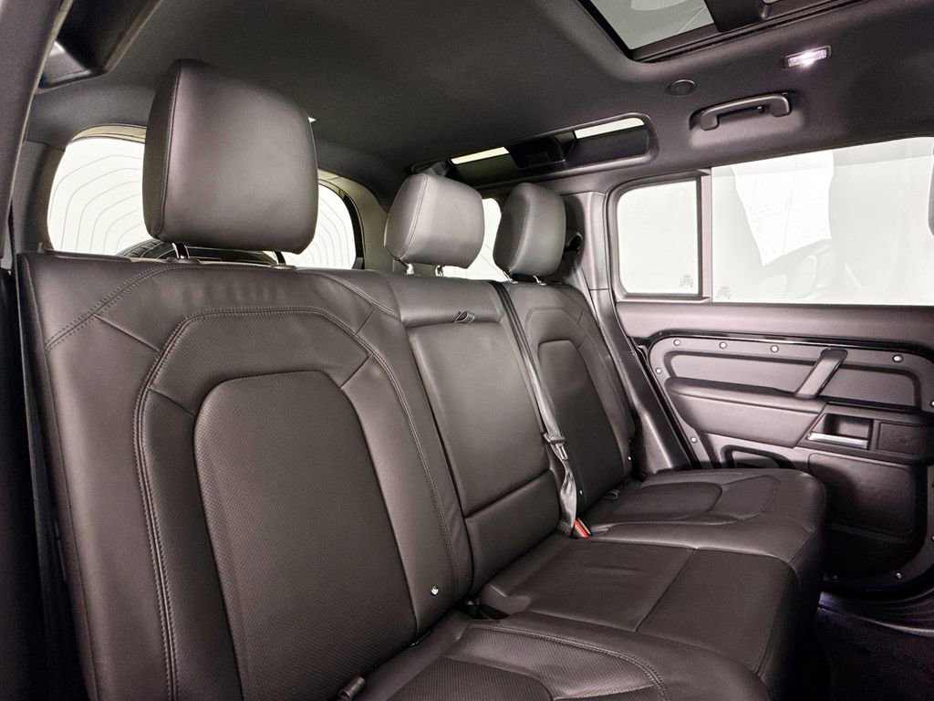Used 2025 Land Rover Defender 110 S image 15