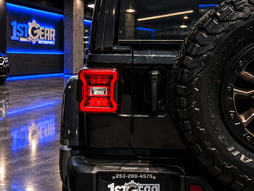 Used 2021 Jeep Wrangler Unlimited Rubicon w/ Trailer Tow Package AWD/4WD image 13