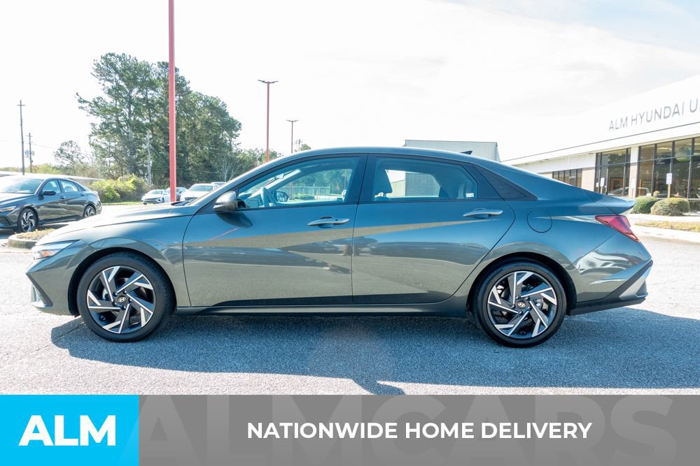 Used 2025 Hyundai Elantra Sport FWD image 4
