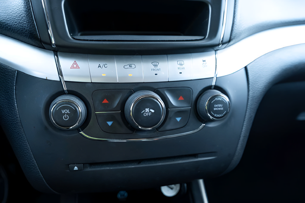 Used 2018 Dodge Journey SE w/ Connectivity Group FWD image 22