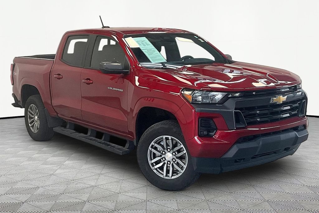 Used 2024 Chevrolet Colorado LT w/ LT Convenience Package II AWD/4WD image 3