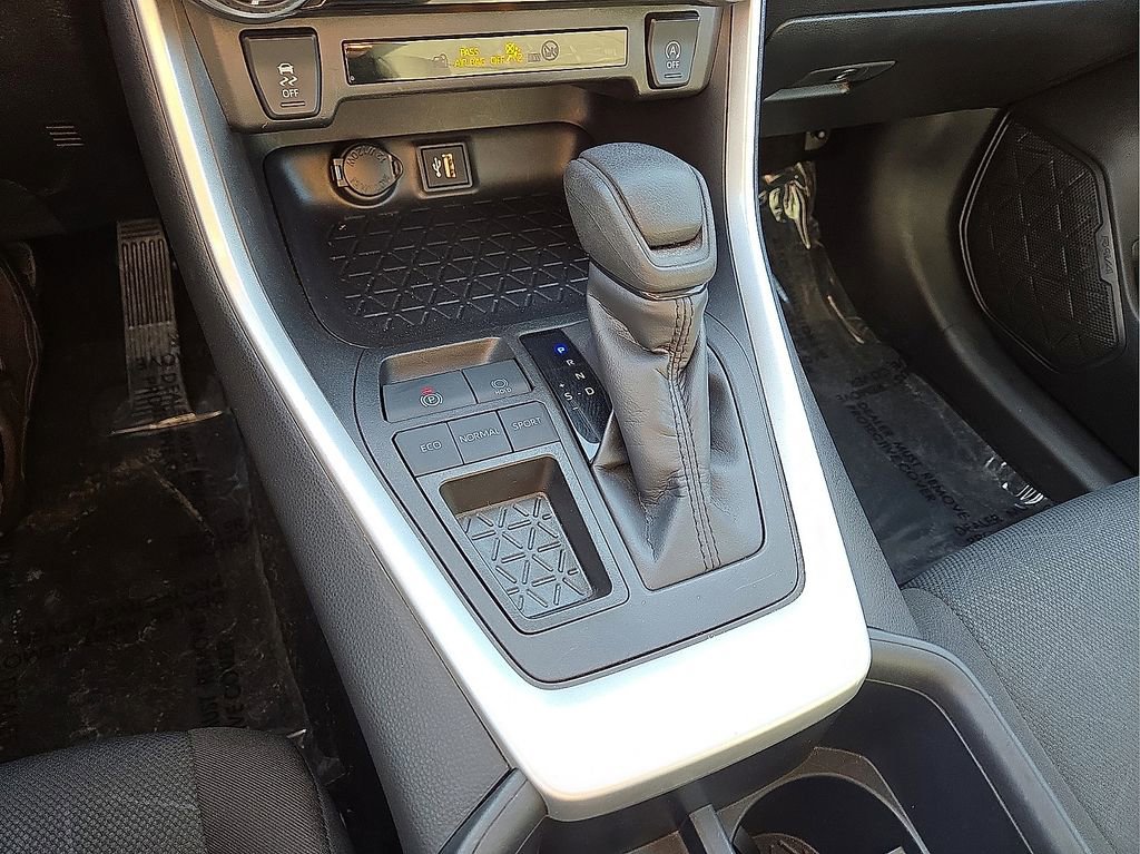 Used 2025 Toyota RAV4 XLE image 31