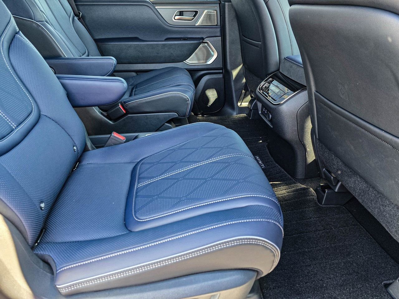 New 2026 INFINITI QX80 4WD w/ Sport Exterior Package image 38