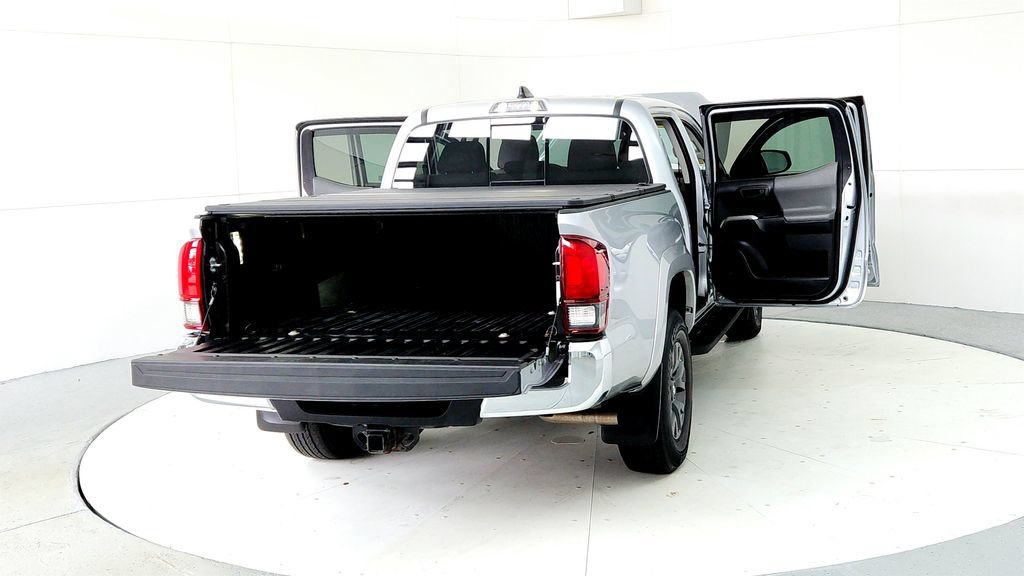 Certified 2022 Toyota Tacoma SR5 AWD/4WD image 11