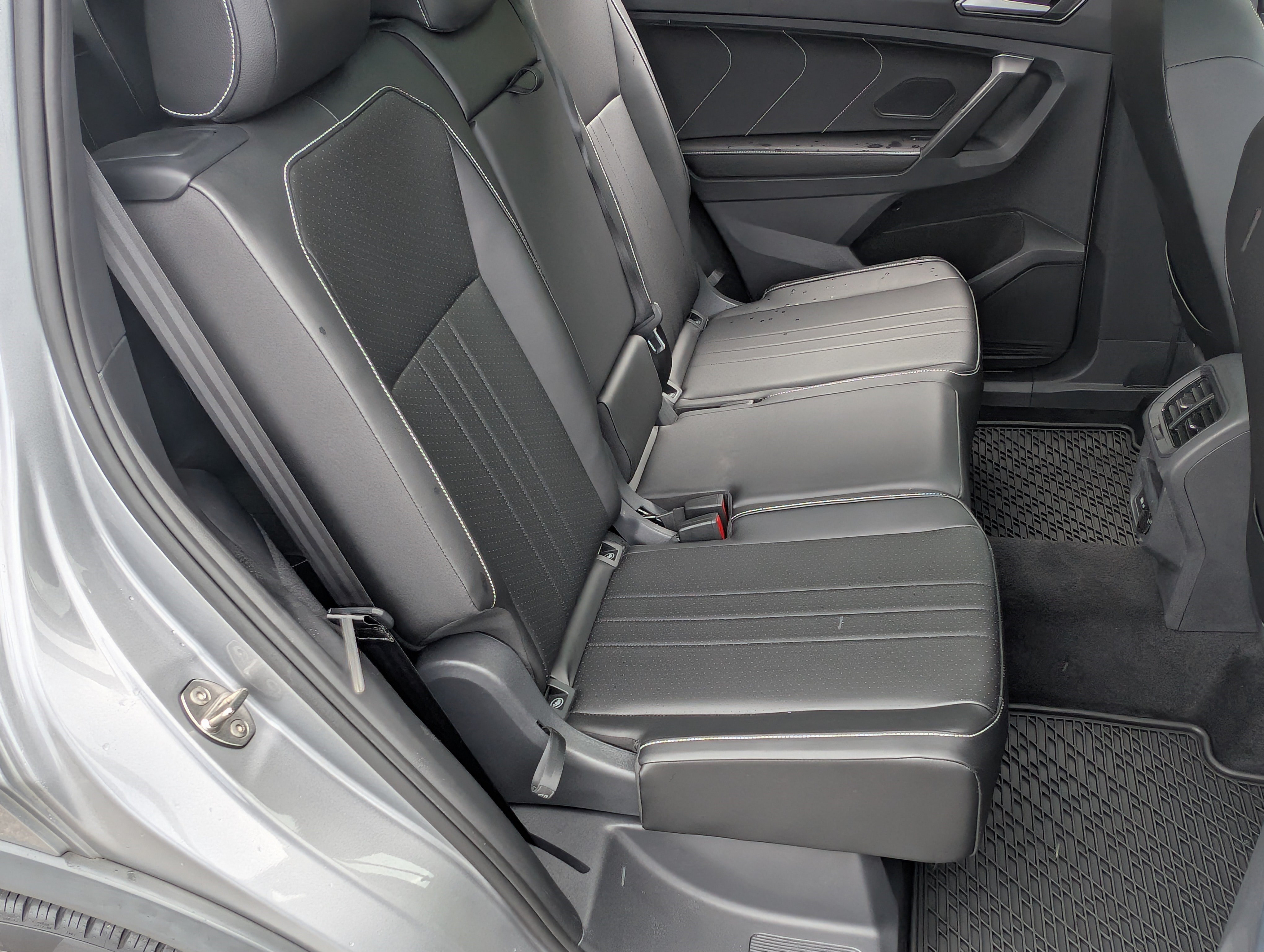 Used 2023 Volkswagen Tiguan SE R-Line FWD image 21