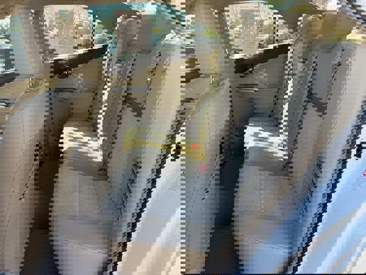 Used 2012 Toyota Camry XLE w/ Leather Pkg image 19