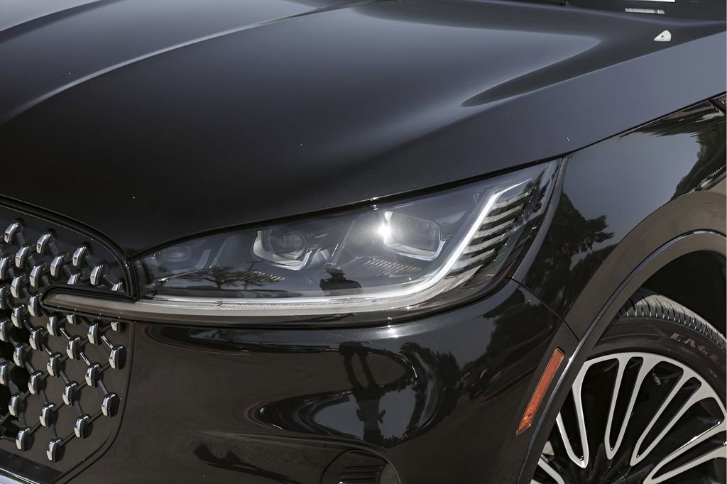 Used 2025 Lincoln Aviator Black Label image 3