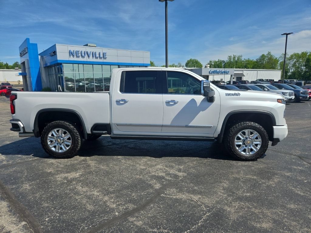 Certified 2025 Chevrolet Silverado 2500 High Country w/ High Country Premium Package AWD/4WD image 2