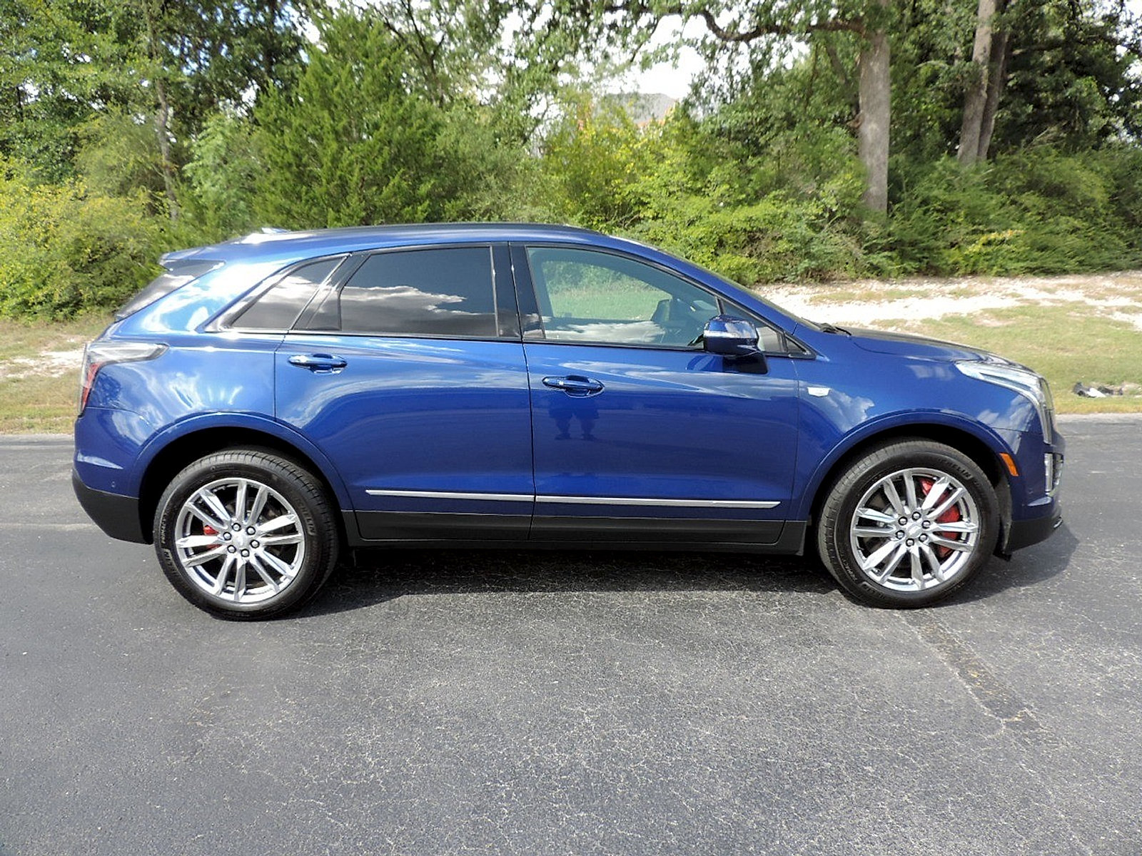 Certified 2026 Cadillac XT5 Sportv w/ LPO, Floor Liner Package AWD/4WD image 4