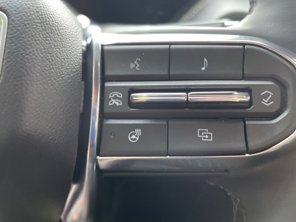 Used 2025 GMC Yukon Elevation image 13