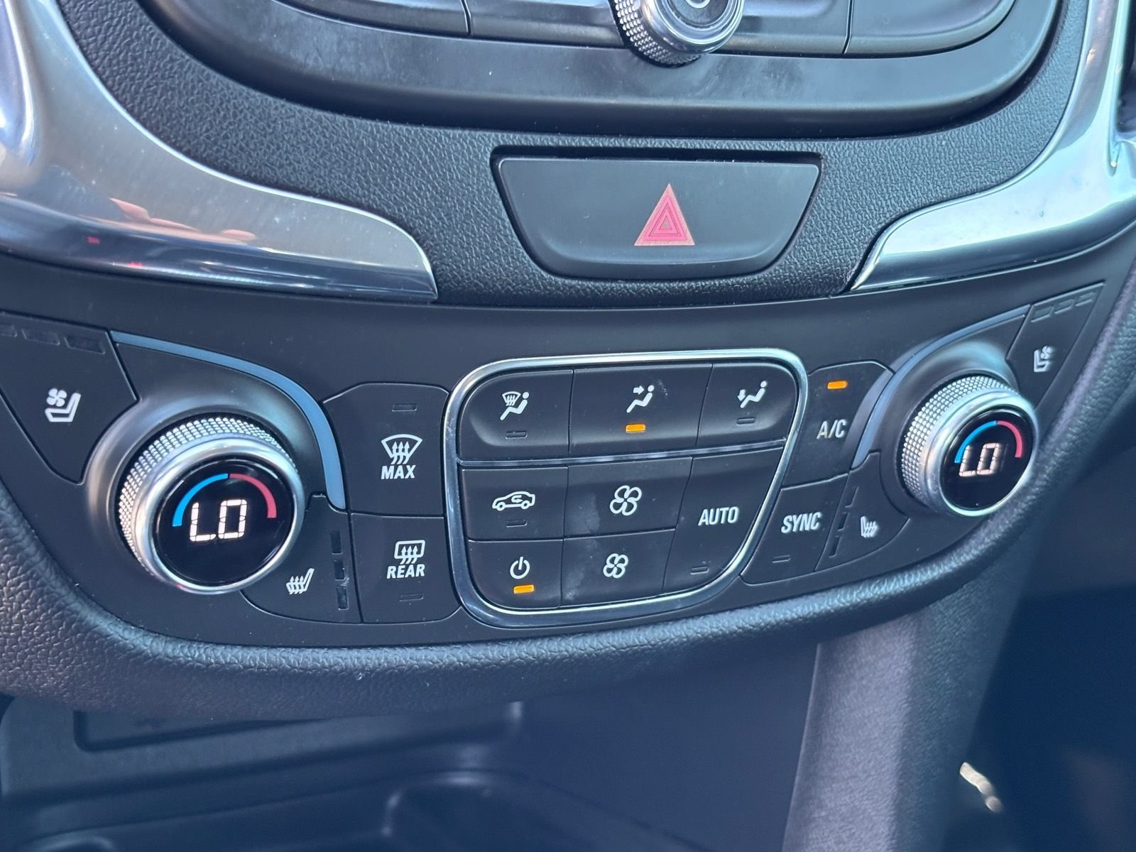 Used 2020 Chevrolet Equinox Premier FWD image 30