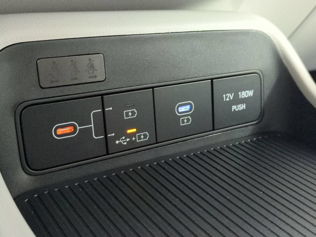 Used 2025 Hyundai Kona SEL FWD image 26