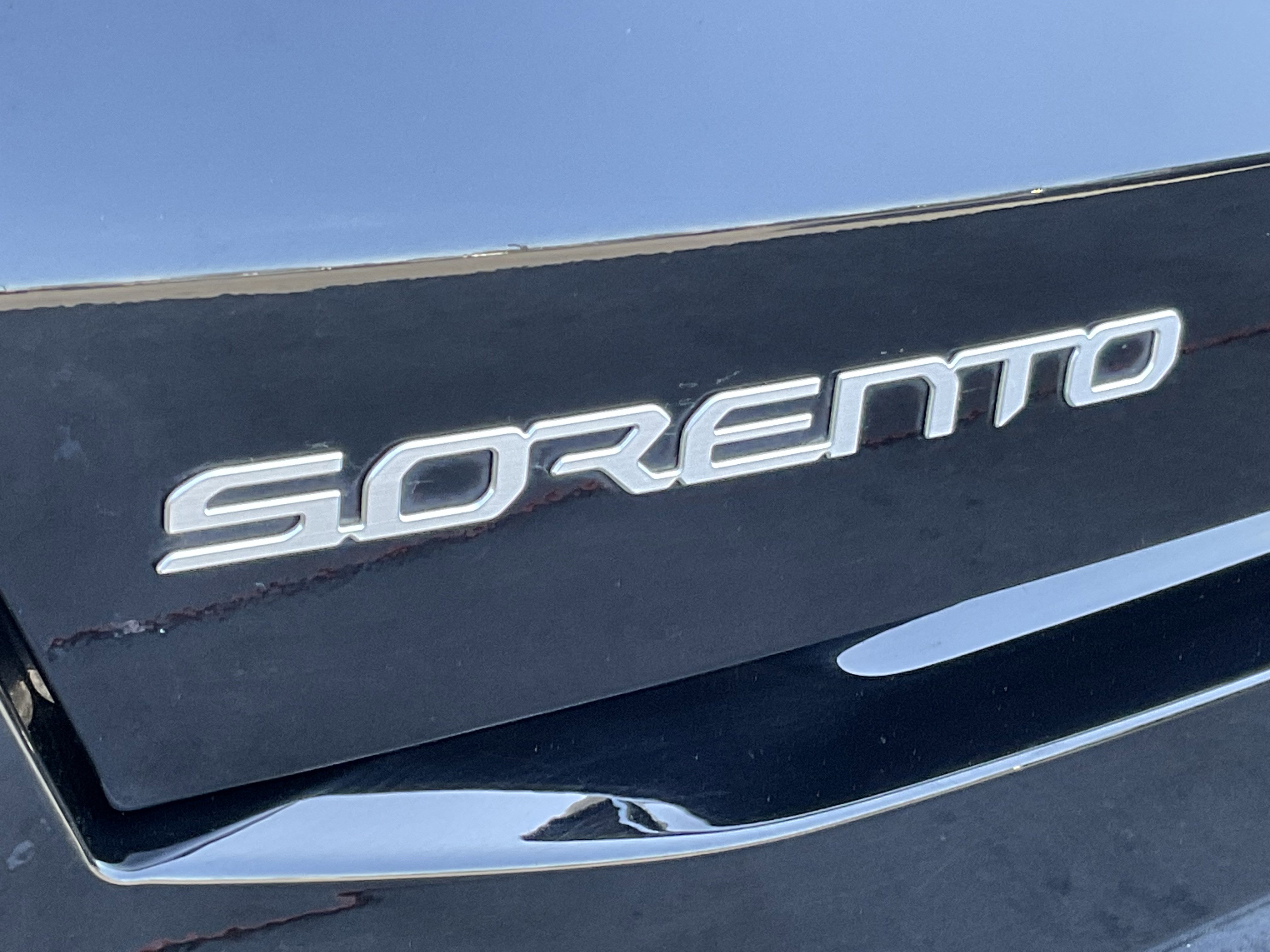 Used 2024 Kia Sorento S image 7