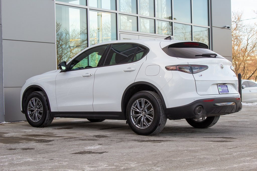 Used 2024 Alfa Romeo Stelvio Sprint image 8