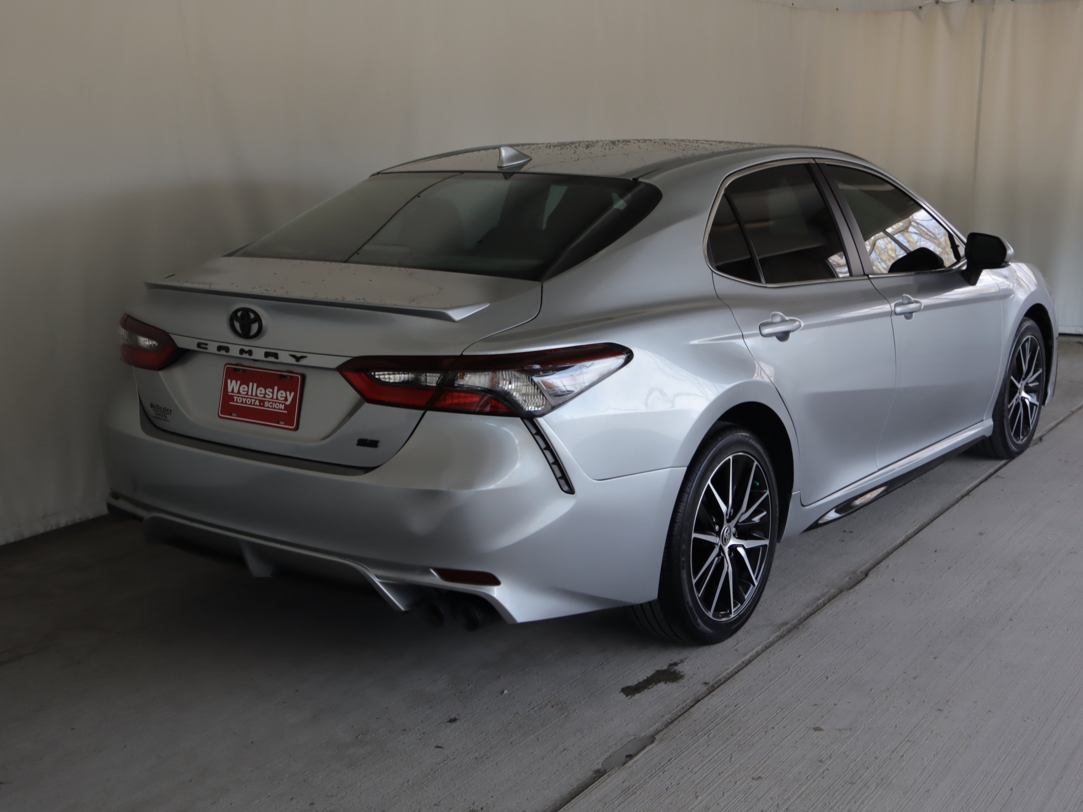 Used 2021 Toyota Camry SE w/ Convenience Package FWD image 6