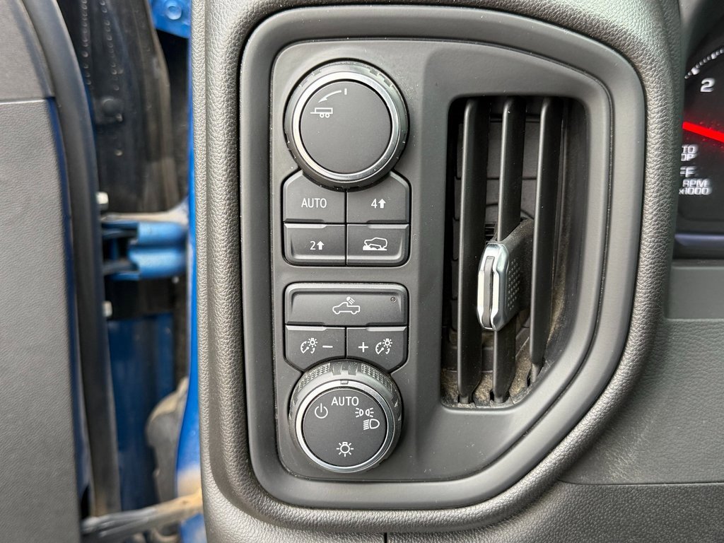Used 2024 Chevrolet Silverado 1500 Custom image 17