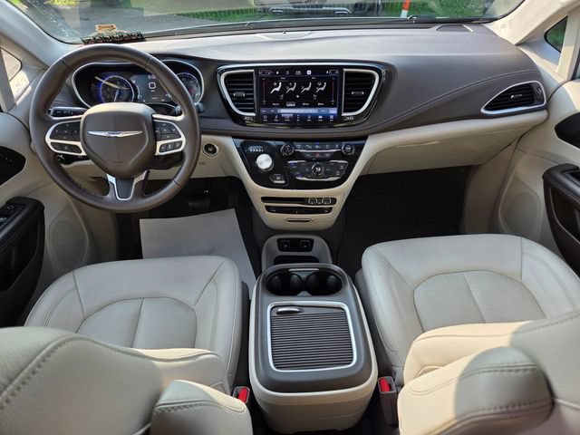 Used 2021 Chrysler Pacifica Touring-L w/ Uconnect Theater Family Group AWD/4WD image 20