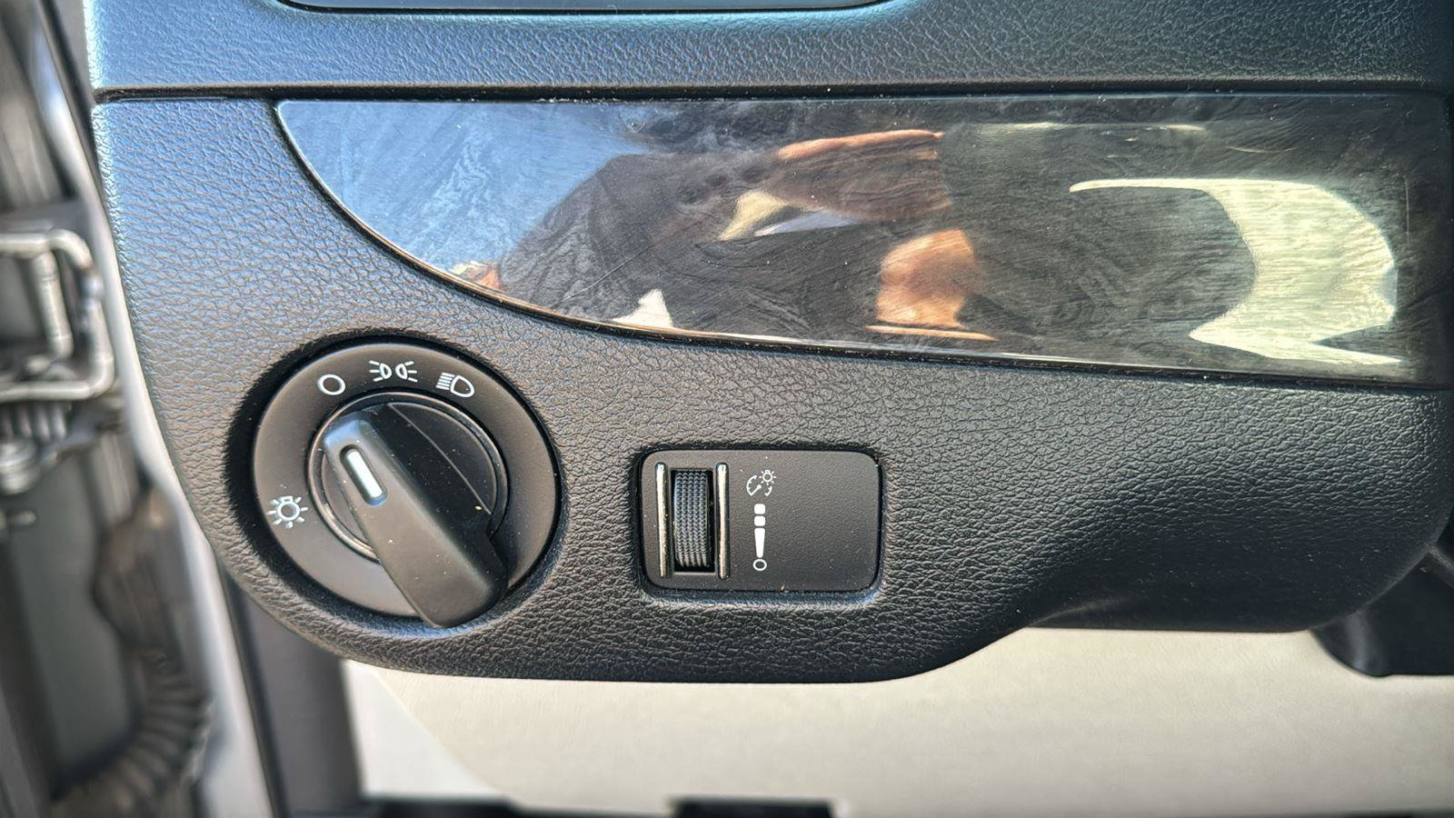 Used 2019 Dodge Grand Caravan SE FWD image 9