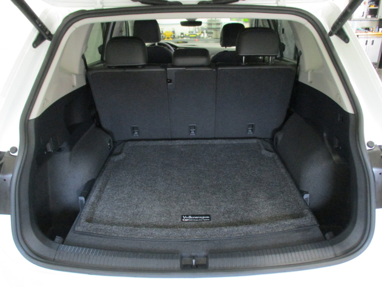 Used 2024 Volkswagen Tiguan SE image 13