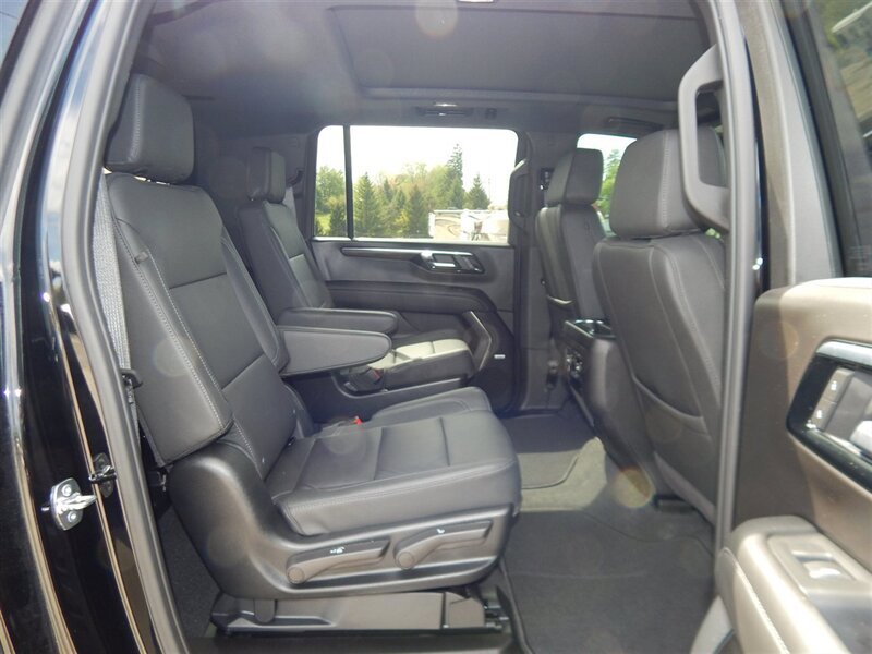 Used 2026 Chevrolet Suburban Z71 w/ Comfort Package AWD/4WD image 15