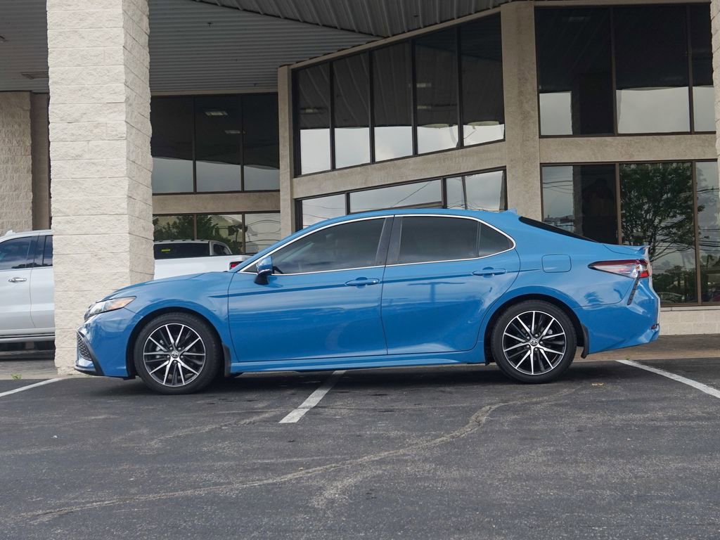 Used 2023 Toyota Camry SE w/ Convenience Package FWD image 5