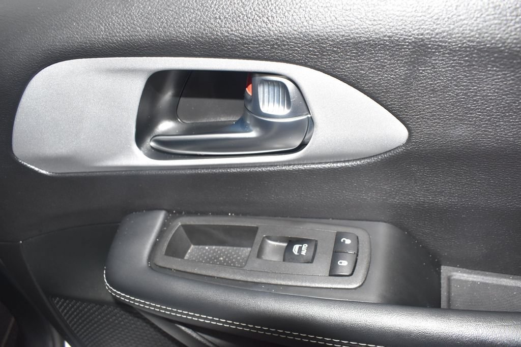 Used 2025 Chrysler Pacifica Limited FWD image 34