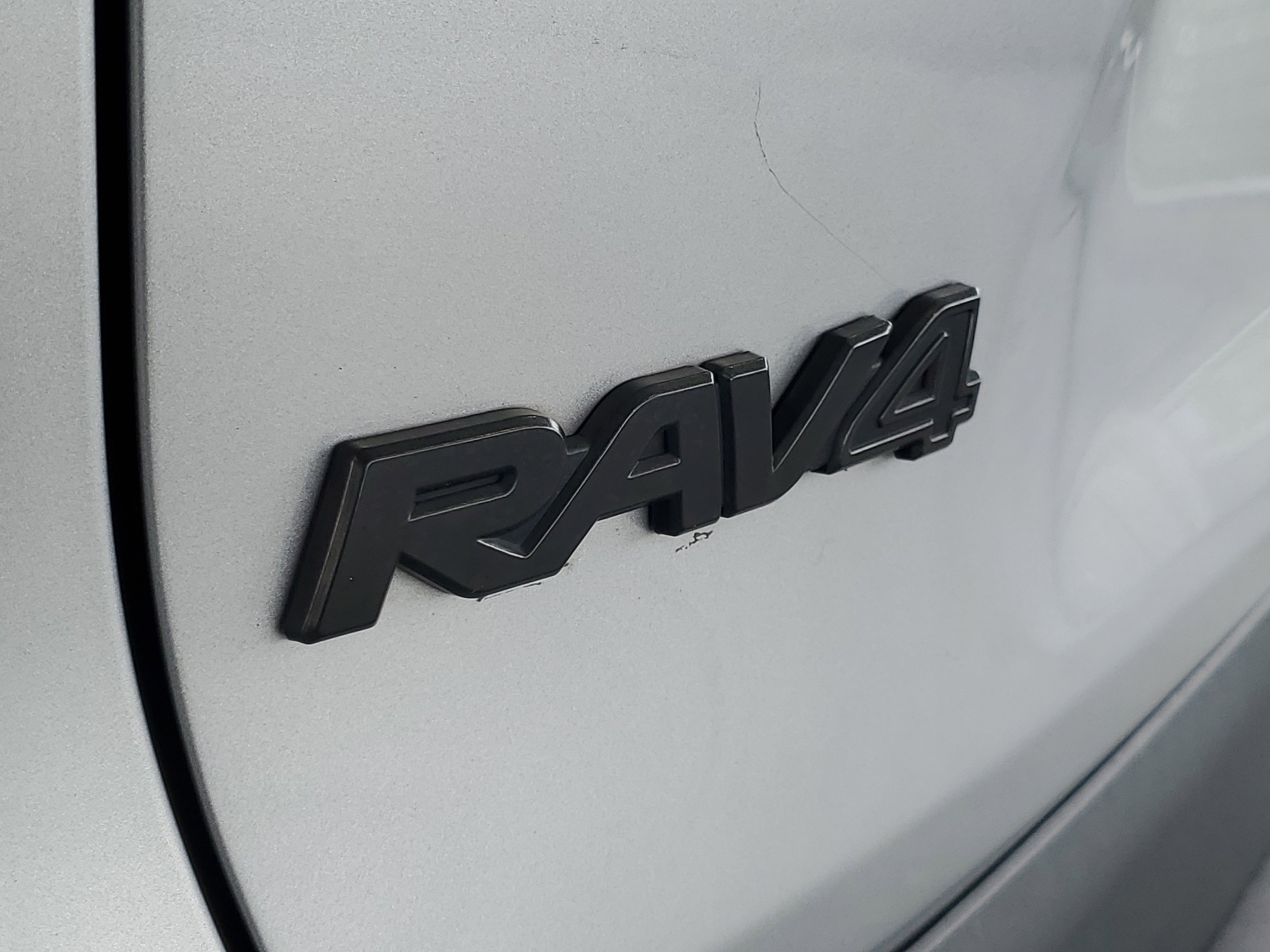 Used 2021 Toyota RAV4 XLE FWD image 6
