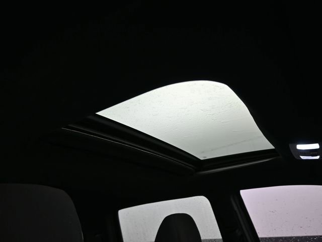 Used 2016 Toyota Tacoma TRD Off-Road w/ Premium & Technology Package AWD/4WD image 9