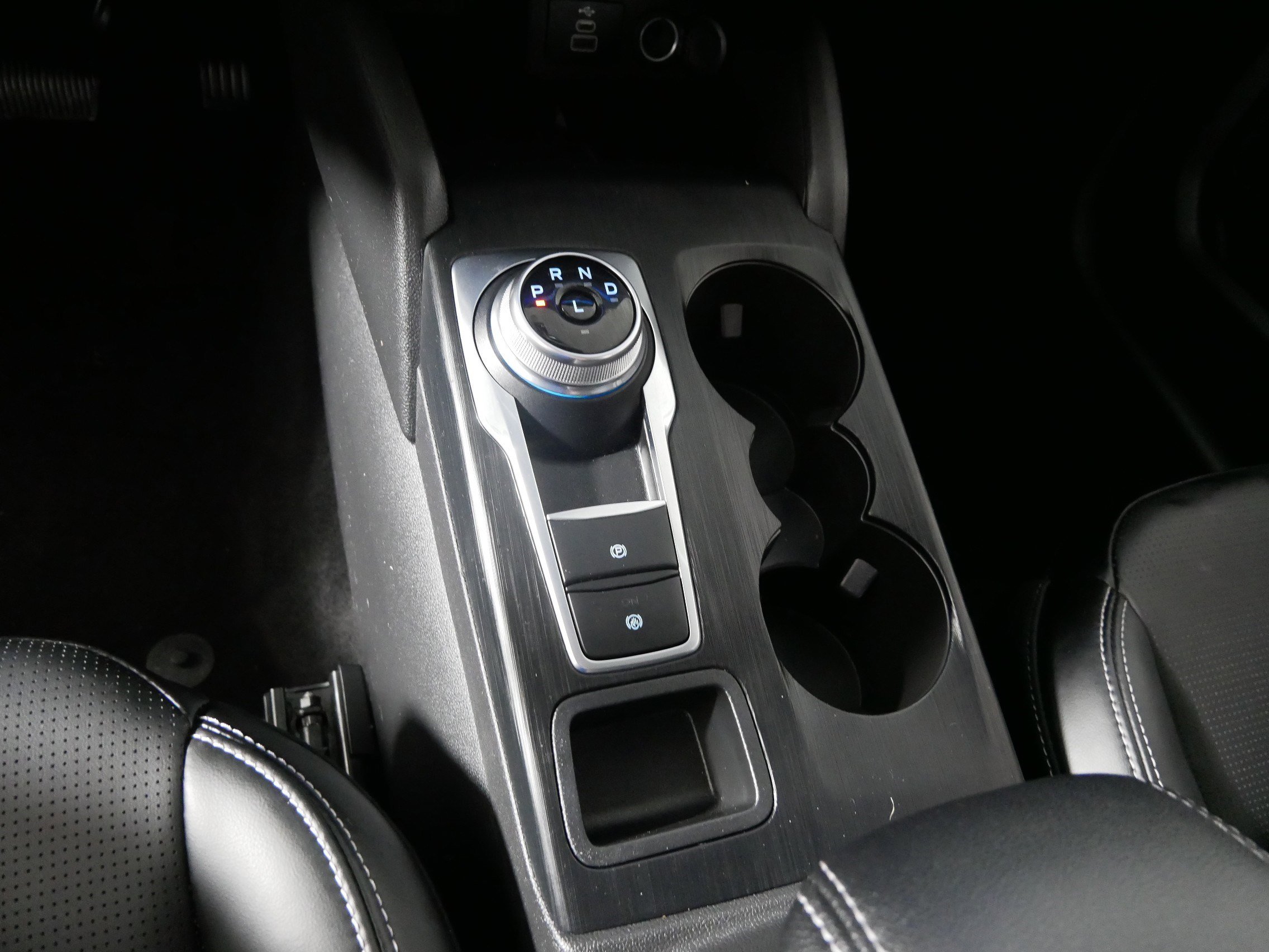 Used 2024 Ford Escape Platinum w/ Class II Trailer Tow Package image 24