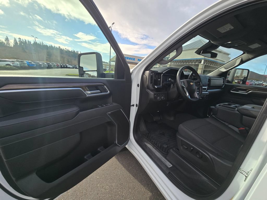 Used 2025 Chevrolet Silverado 2500 LT w/ Convenience Package AWD/4WD image 15