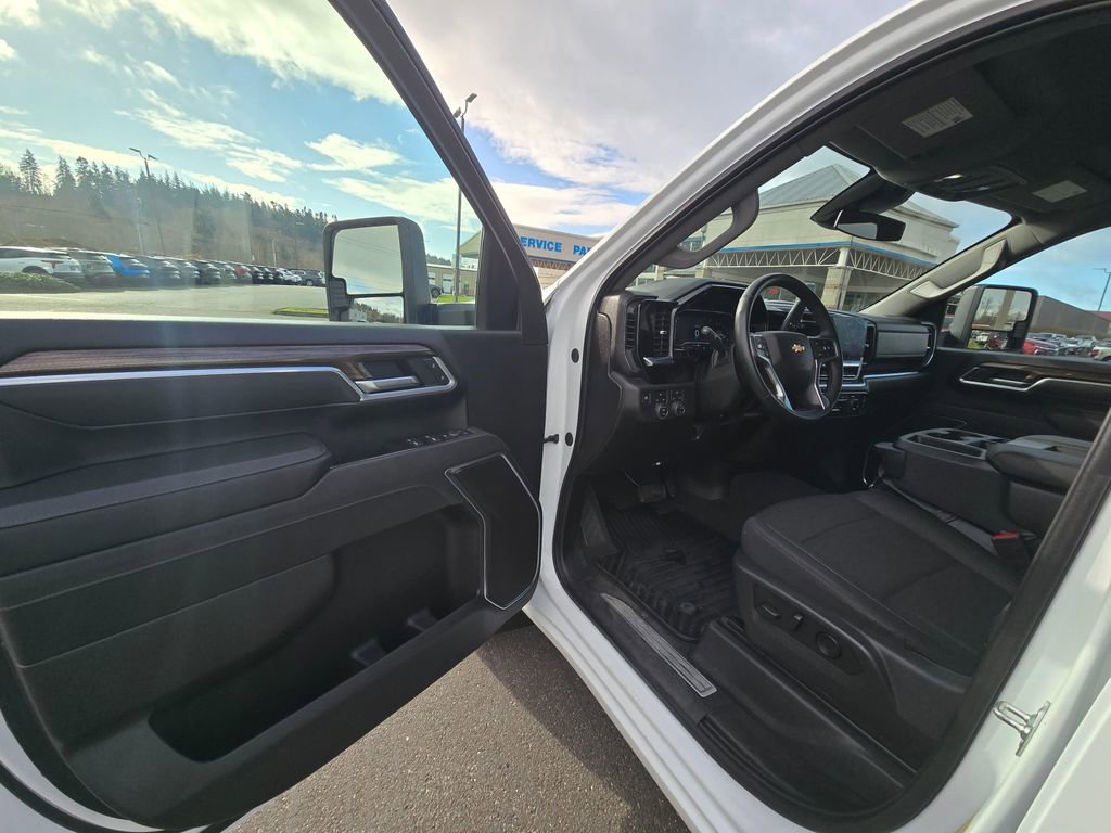 Used 2025 Chevrolet Silverado 2500 LT w/ Convenience Package AWD/4WD image 15
