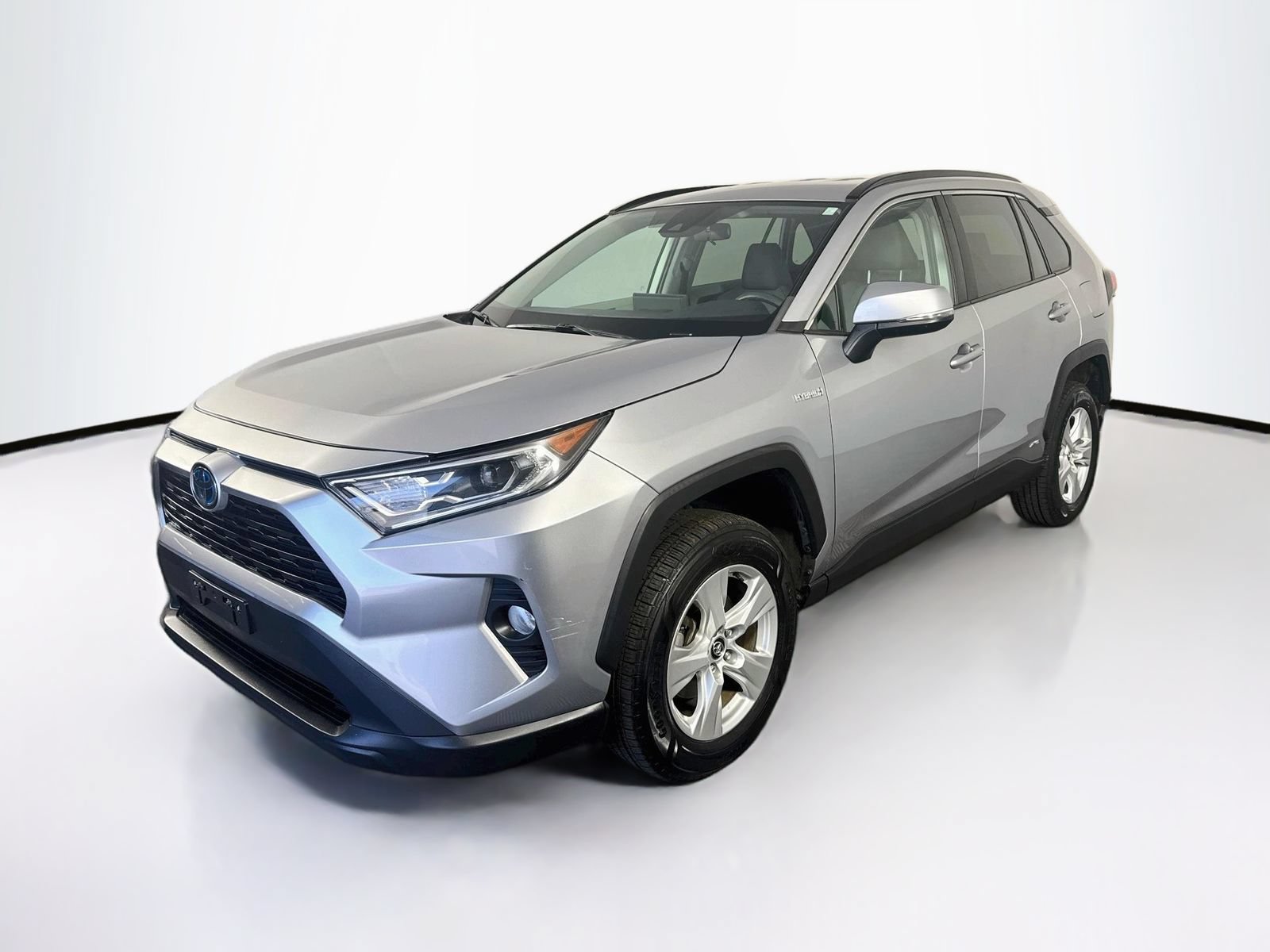 Used 2021 Toyota RAV4 XLE AWD/4WD image 3