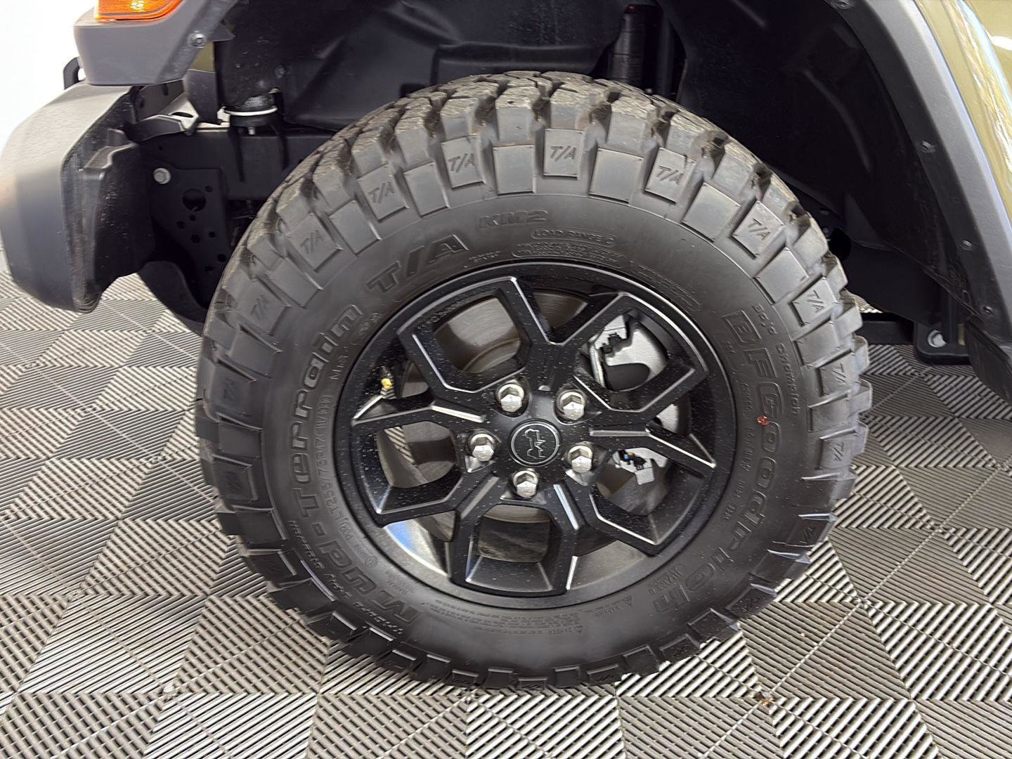 Used 2025 Jeep Gladiator Sport image 14