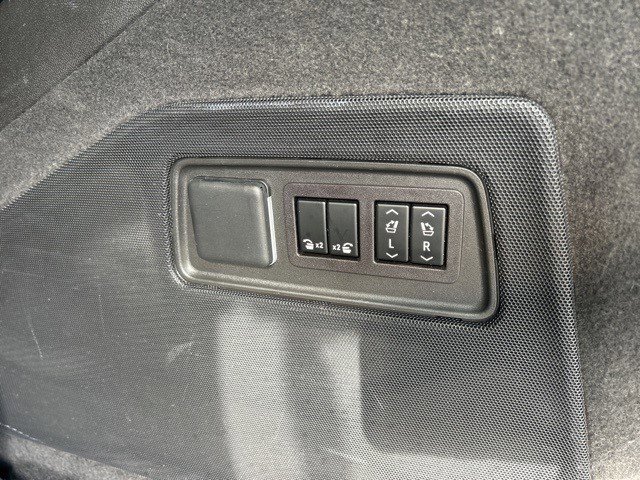 Certified 2023 Cadillac Escalade Premium Luxury image 22