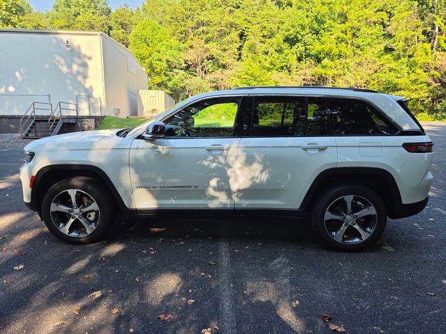 Used 2023 Jeep Grand Cherokee Limited w/ Luxury Tech Group II AWD/4WD image 11