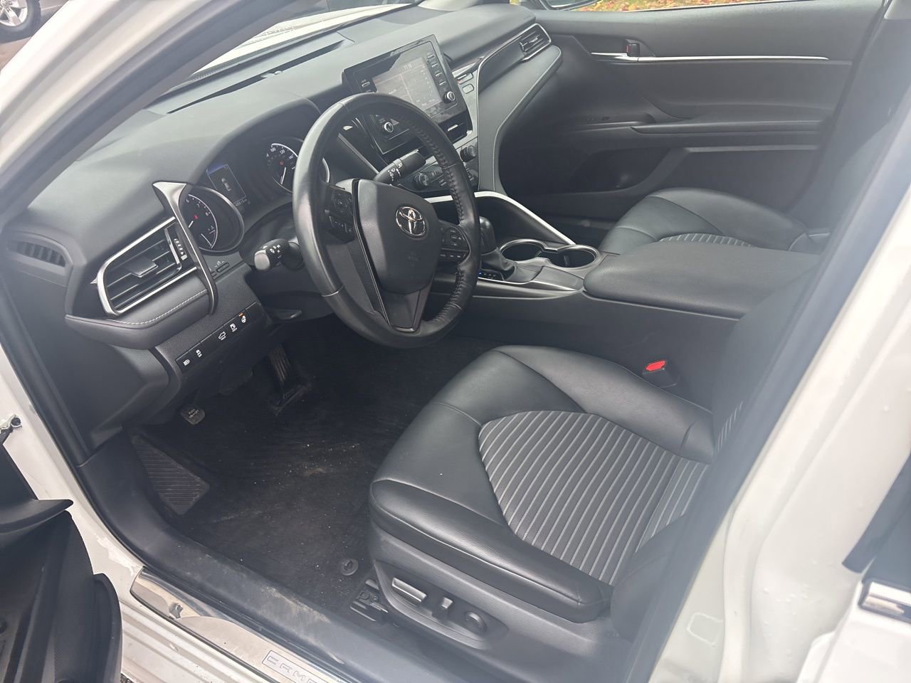 Used 2023 Toyota Camry SE image 12