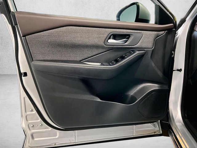 Used 2022 Nissan Rogue SV FWD image 18