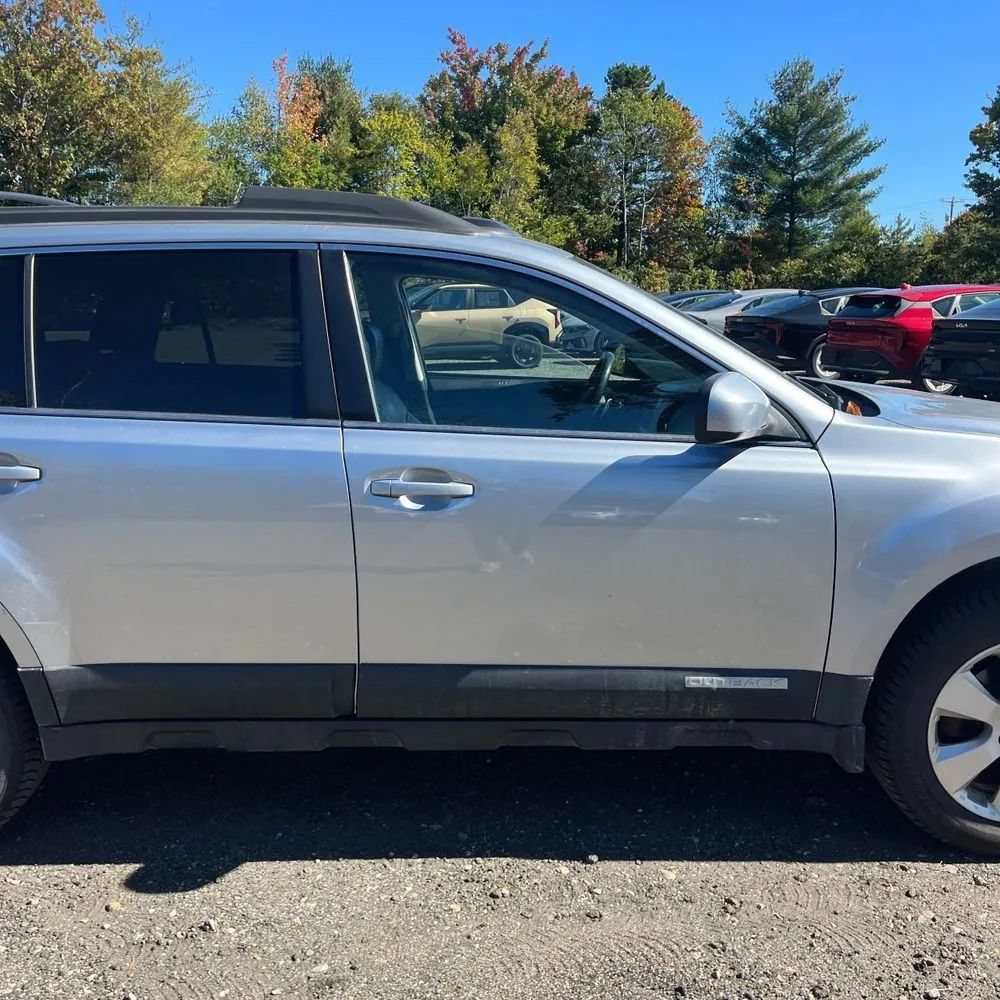 Used 2012 Subaru Outback 2.5i Limited AWD/4WD image 11