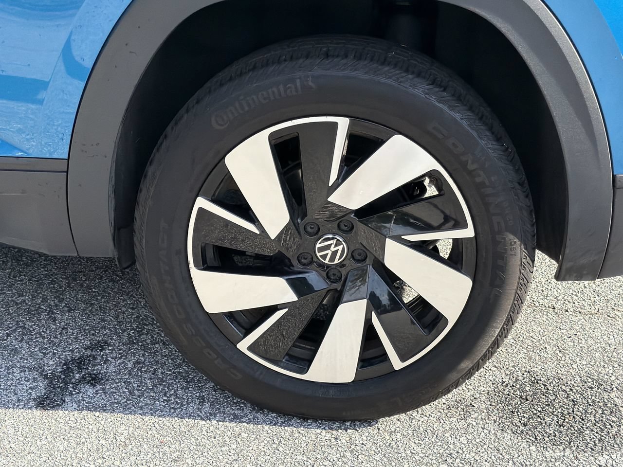 Used 2024 Volkswagen Atlas Cross Sport SE FWD image 33