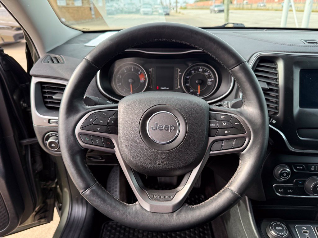 Used 2019 Jeep Cherokee Latitude w/ Cold Weather Group AWD/4WD image 30