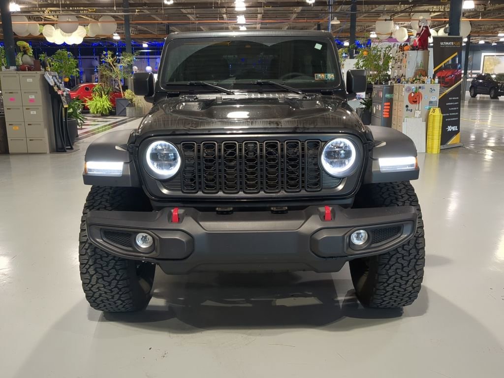 Used 2025 Jeep Wrangler Unlimited Rubicon w/ XTREMEE 35" Tire Package image 3
