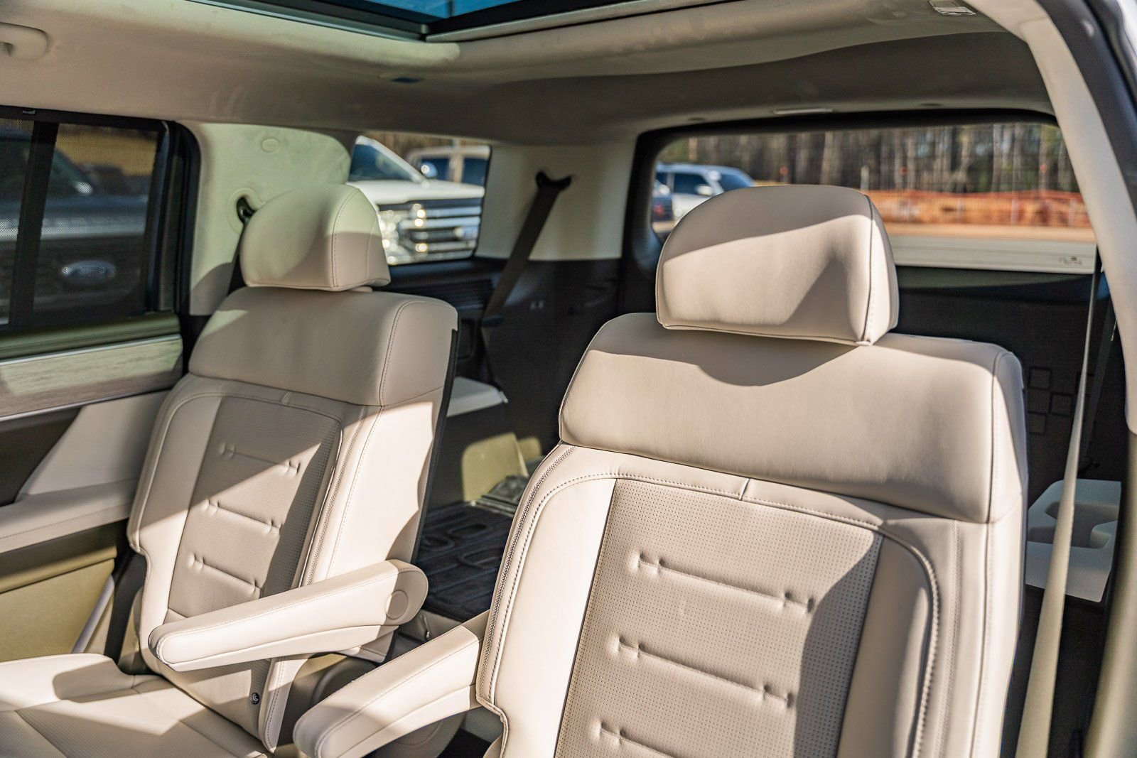 Used 2025 Hyundai Santa Fe Calligraphy w/ Tow & Go Package image 29