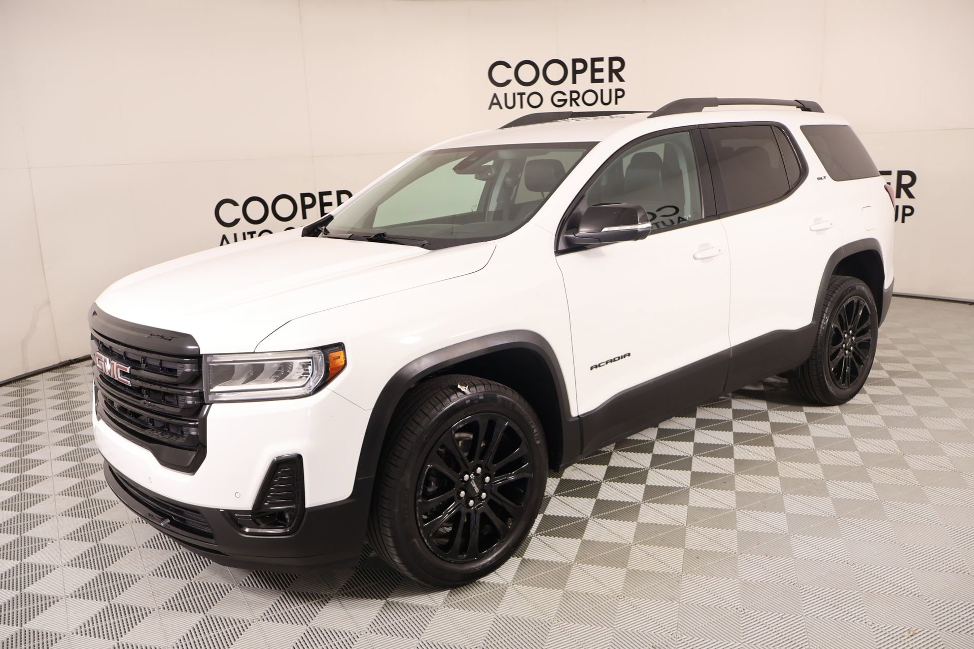 Used 2023 GMC Acadia SLT w/ Elevation Edition FWD image 9