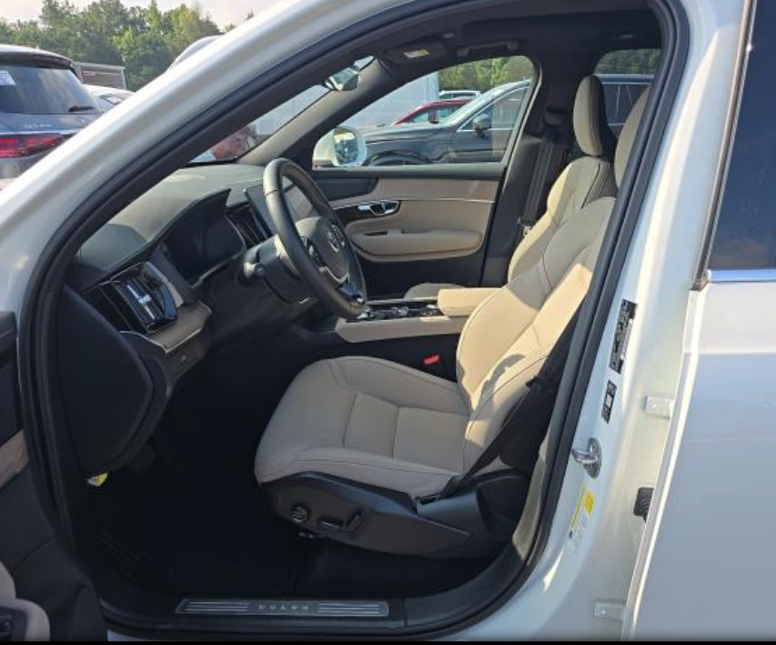 Used 2026 Volvo XC90 B6 Plus AWD/4WD image 3