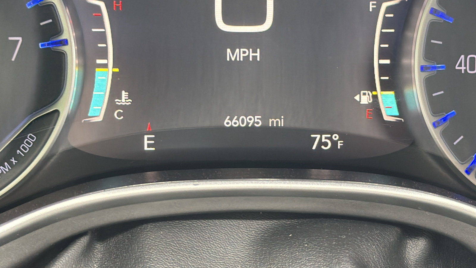 Used 2024 Chrysler Pacifica Touring-L FWD image 29