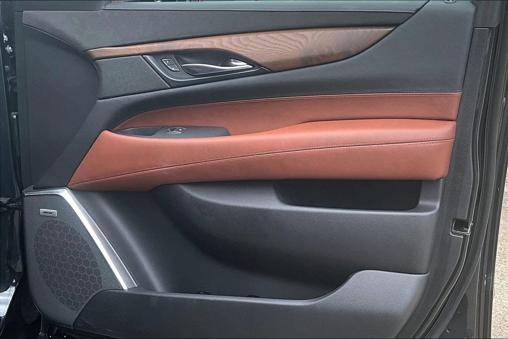 Used 2019 Cadillac Escalade ESV Premium Luxury w/ LPO, Escalade Noir Package AWD/4WD image 23